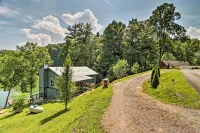 Lake Santeetlah Escape w/ Kayaks, Boat Slip & More - 3 stjerner