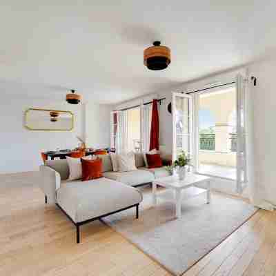 Superb 3BR with Terraces – Puteaux La Défense Rooms