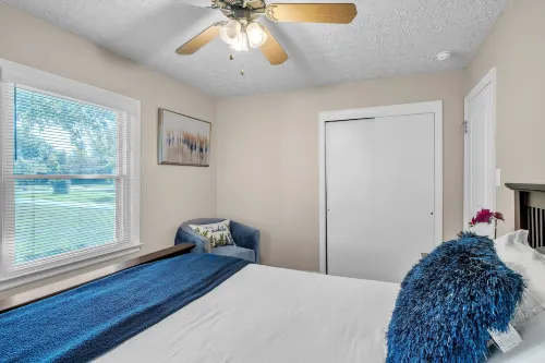 Colonial Village Retreat 2BR Hotels in New Albany