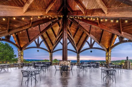 Aiden by Best Western @ Warm Springs Hotel and Event Center Отели в г. Уорм Спрингс