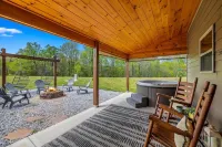 Stunning Views,Hot Tub, Game Room,Zero Stair Entry