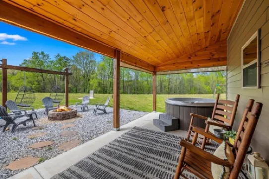 Stunning Views,Hot Tub, Game Room,Zero Stair Entry