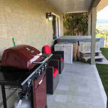 20 Klm from SilverStar in Vernon with Private Hot Tub Others