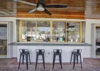 Modern 4 BR  - Heated Pool - Game Room - Arcades- Kosher Option