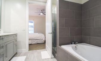 Comfort at the Star I 2 Bed Apt in Houston