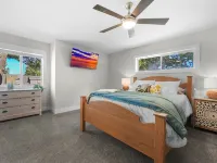 Spacious 4-bedroom lakefront house with WiFi, AC in tranquil Houghton Lake Hotels in Lake Township