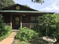 CHARMING 2/2 COTTAGE JUST A SHORT WALK TO THE BEACH/PET FRIENDLY/ WIFI