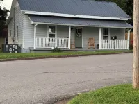 East Madison Escape. Hotels in Pulaski