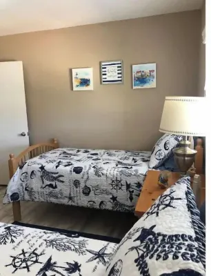 Beautiful 3,000 Sq Ft Tropical Oasis Hotels near Gillespie Field