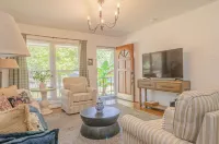 現代豪華小屋帶泳池