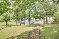 Private Pool Lakefront Home in Hot Springs!