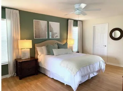 Cozy coastal heated pool home, space for all the family. Fantastic St Lucie West