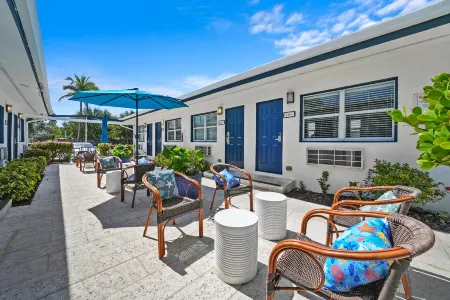 Hollywood Beach Suites and Hotel Отели в г. Голливуд