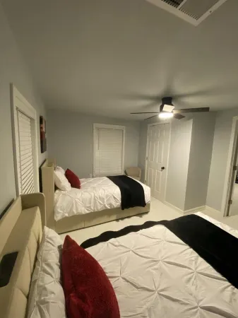 Wright Way Oasis. 3-bedroom house 2 bath with a  fitness room, Wi-Fi an Smart Tv