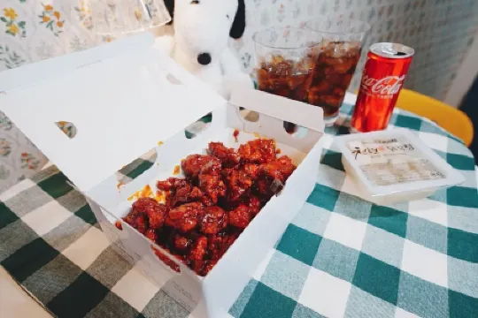 LETO HOUSE Отели рядом с достопримечательностью «Songwol-dong Fairy Tale Village»