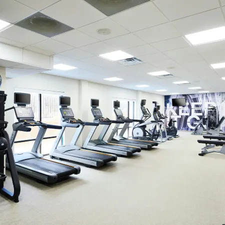 SpringHill Suites St. Louis Brentwood Отели рядом с достопримечательностью «Лесопарк»