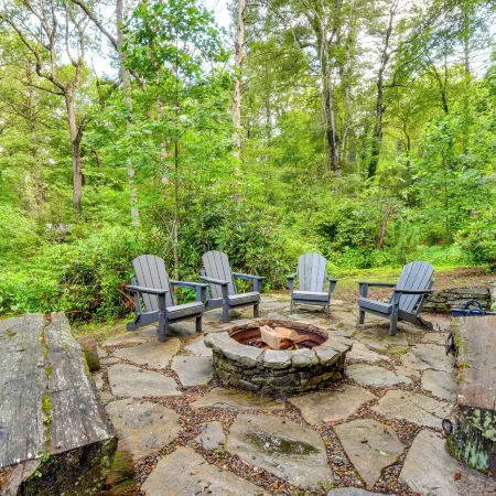 Tranquil Highlands Cottage w/ Fire Pit & Stream!