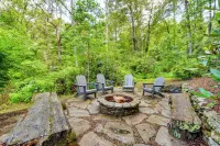 Tranquil Highlands Cottage w/ Fire Pit & Stream! - Homestays