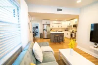 Family-Friendly Oasis Near Top Attractions - Chic & Stylish