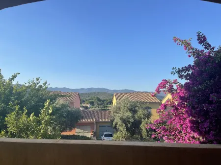 Maison de Charme à 2 pas du Village Отели рядом с достопримечательностью «Port de plaisance Mare È Stagnu - Portu di turismu Mare È Stagnu»