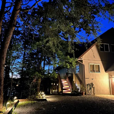 Lakefront A-Frame: Private Dock, Kayaks & Sauna – Sleeps 12, Chesapeake Bay