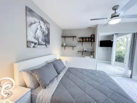 4-bedroom Luxury Modern Lake Front House in fabulous Wellington