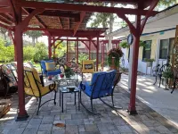 Three Sisters Cottages Hotels in Crystal River
