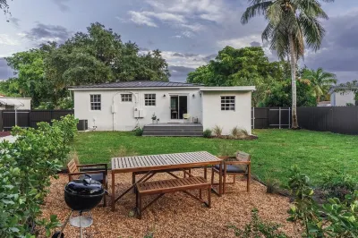 Casita Avocado/3-bedroom house in North Miami Beach/Near city & beaches Hotel in zona Ancient Spanish Monastery