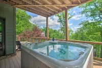 Grand Chalet w/ Hot Tub - Near Wintergreen Resort - 3-Star