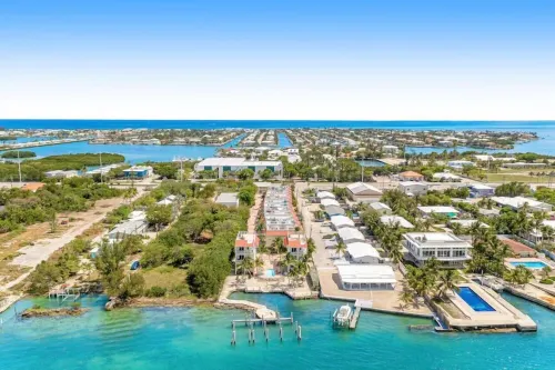 Gulf views w/scenic elevated sundeck, heated shared pool, boat dock availability