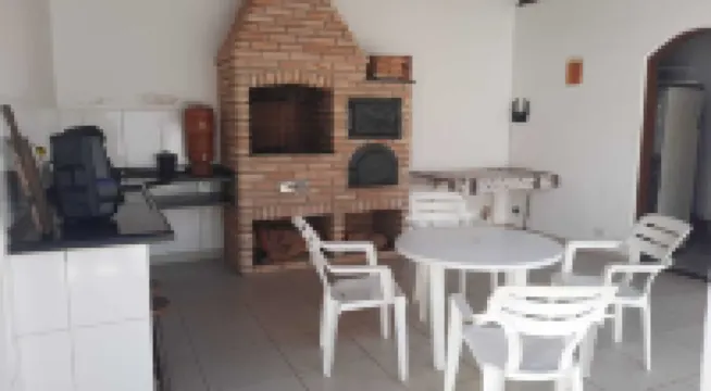 Comfortable house 400m from Jamaica Beach for 15 people, 3 bedrooms, 4-car garage