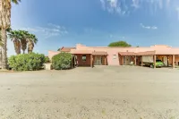 Arizona Desert Vacation Rental w/ Pool Access! - Huoneistot