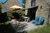 Pretty Breton stone house, 5 to 600 meters from the sea. Equivalent to 3 stars. Hotels in Larmor-Plage