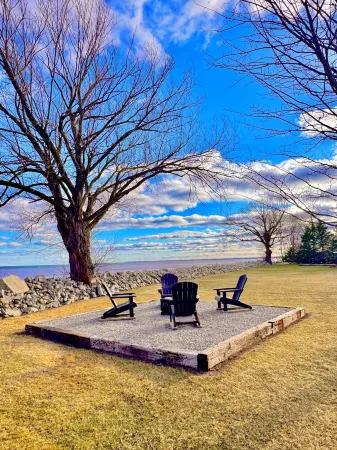 Oconto Waterfront Cabin/Ice Fishing/Dogs Welcome