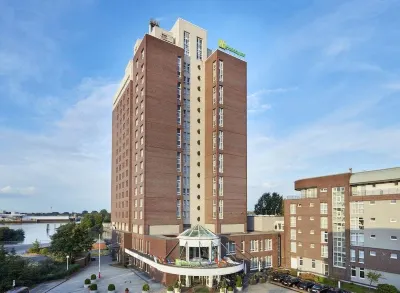 HI Hotel International Hamburg Hotels near Primark