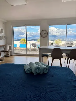 Rooftop luxury jacuzzi terrace sea view city center