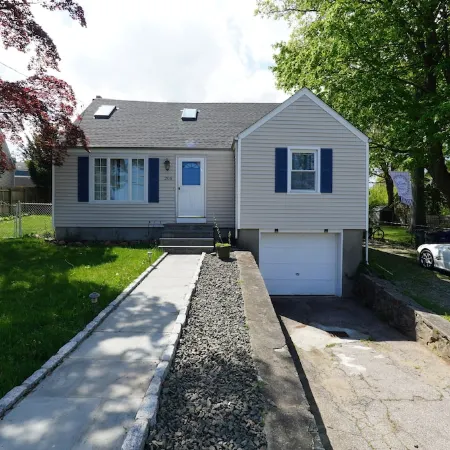 Norwalk Spacious Stay – Entire House + Fenced Yard + Parking + Laundry + Updated