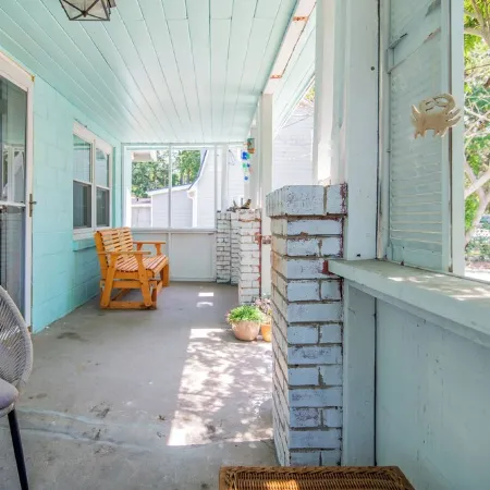 Sleeps 10 peaceful bungalow in Pawleys Island just minutes from the BEACH!
