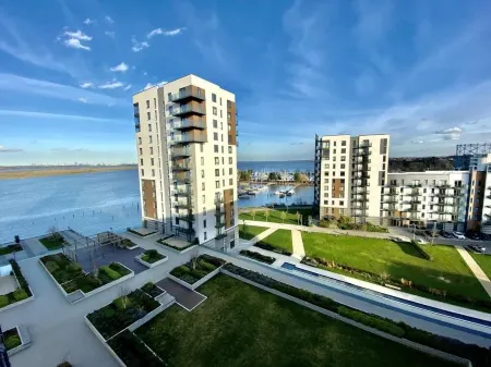 Kent Breath-Taking VIEW 2BD/2BA With Free Parking