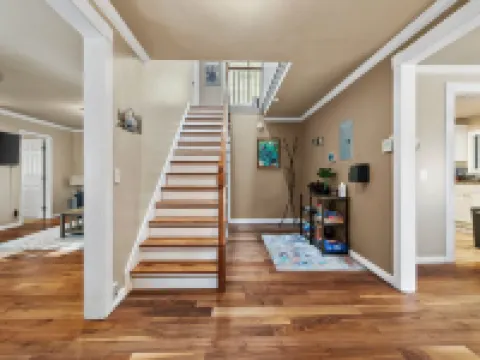 Mountain Fun w/Hot Tub, Game Areas, Huge Yard, Waffle Bar! Pet Friendly 卡馳納山莊酒店