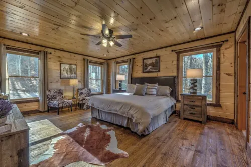 Blue Ridge Cabin, Mountain Views, Hot Tub, Game Room – Sleeps 12 Near Downtown