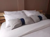 Cozy 1-bedroom apartment in awesome Jinja with WiFi فنادق في 