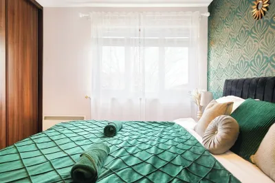 2BR Comfort Stay | Kitchen, Lounge & Sleeps 4 Hotels near Zoomania Aylesbury