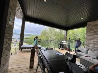 North Muskoka Lake Front 5 Bdrm Newly Built Cottage luxurious Modern Amenities. فنادق في Ryerson