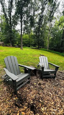 Apartment Nestled in Woods of Charming Charlottesville Отели рядом с Аэропорт Шарлотсвилл