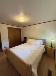Beautiful 3 Bedroom Shoreline Guesthouse Hotels in Shoreline