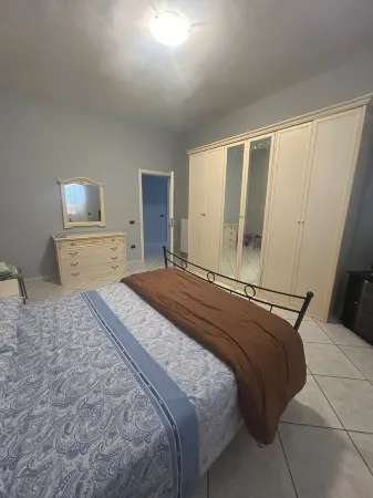 Safe Refuge, accommodation outside the city chaos with luggage storage Отели в г. Macerata Campania