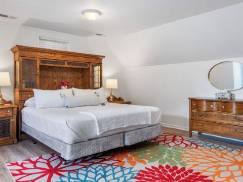 Spacious 5-bedroom house with AC and WiFi in charming Williamsburg