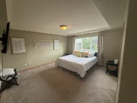 4bd 2.5 ba/4King Beds/ W/D/  Fenced Yard/ 24hr Security Hotels in Fife