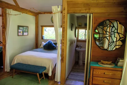 Cozy Forest Cabin in the Beautiful Sayward Valley